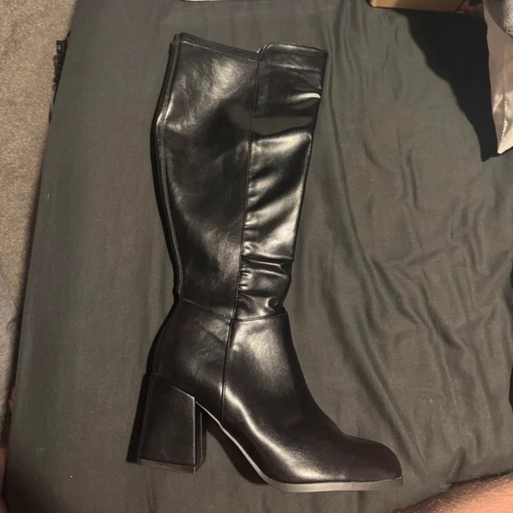 Elegant Black Heeled Boots